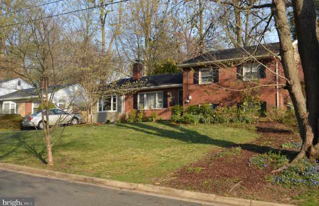 3127 CRESWELL DRIVE - 3127 Creswell Drive, Lake Barcroft, VA 22044