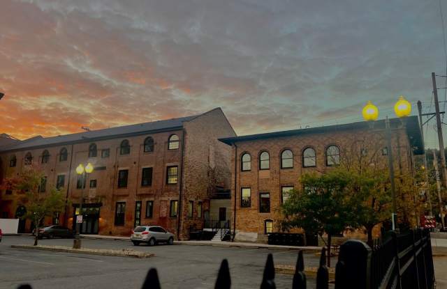 New South Side Apartments at 905 Bingham Gallery 3
