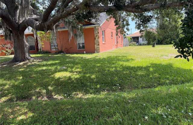925 DERBYSHIRE DRIVE Gallery 2