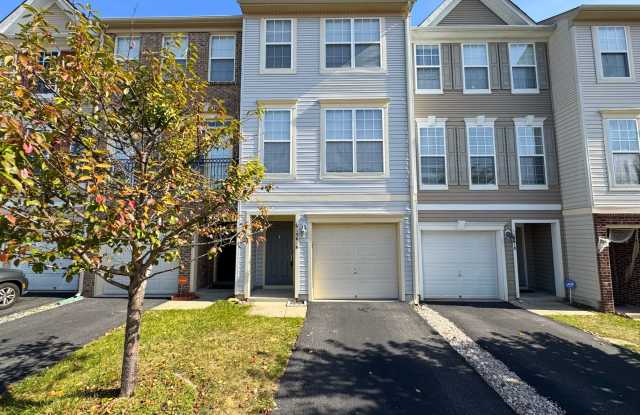 Gorgeous 3 Bed 3.5 Bath Interior Townhome In Powells Run Village photos photos