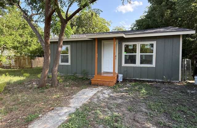 Newly Remodeled 2/1 with Large Backyard - MORE PICTURES COMING photos photos