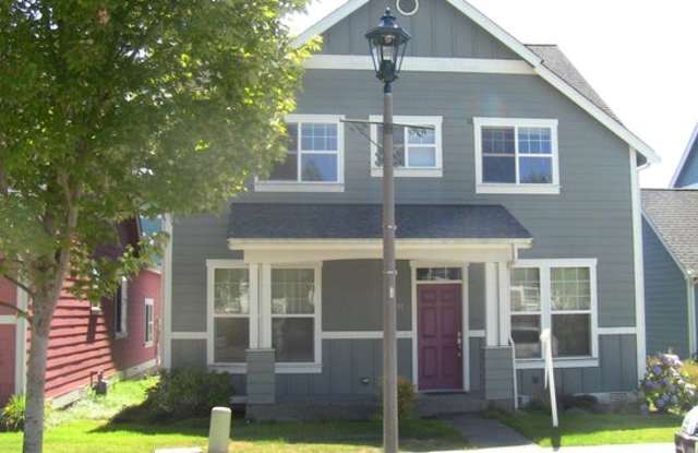 35 NE Sunset St Gallery 2