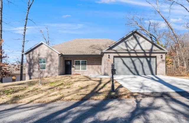 Welcome to this stunning 3-bedroom, 2-bathroom home that boasts a range of high-quality features that are sure to impress - 25 Gainford Drive, Bella Vista, AR 72714