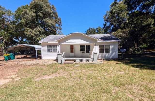 Available Now! - 714 Wade Lane, Texarkana, TX 75501