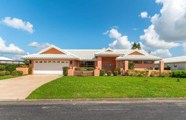 Spacious 3-Bed, 2-Bath Pool Home in Plantation Lakes, Venice - Available Now - 534 Warwick Lane, Sarasota County, FL 34293