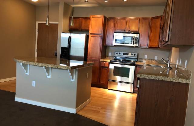 2BD/2BA condo w/ great kitchen, W/D, pool, garage & more! photos photos