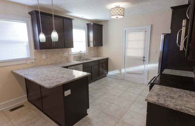 4 BR 4 BA in Normaltown! Gallery 3
