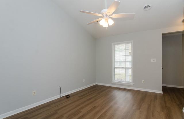 823 Varisty Drive Gallery 4