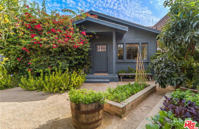 812 Amoroso Pl - 812 Amoroso Court, Los Angeles, CA 90291