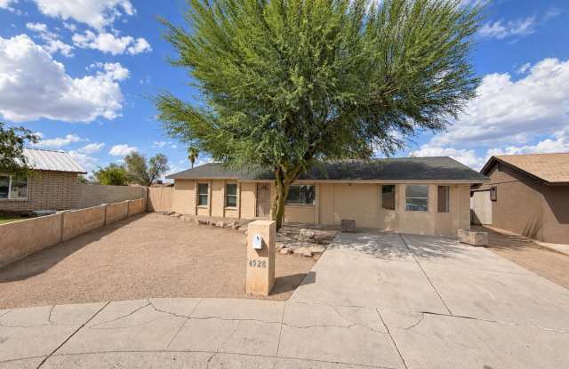 Spacious 3BR/2BA Phoenix Home with AC, Convenient Location & Easy Freeway Access photos photos