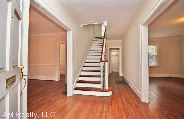 2714 Selwyn Avenue Gallery 2