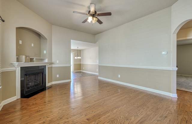 Beautiful 3BR/2BA Home with Fenced Yard & Community Pool! Gallery 4