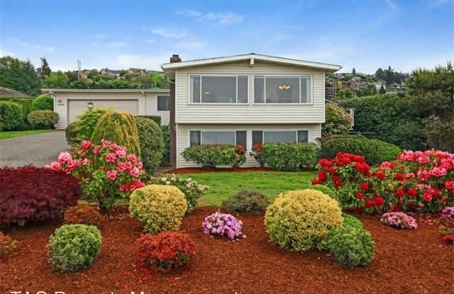 4410 133rd Ave SE - 4410 133rd Avenue Southeast, Bellevue, WA 98006