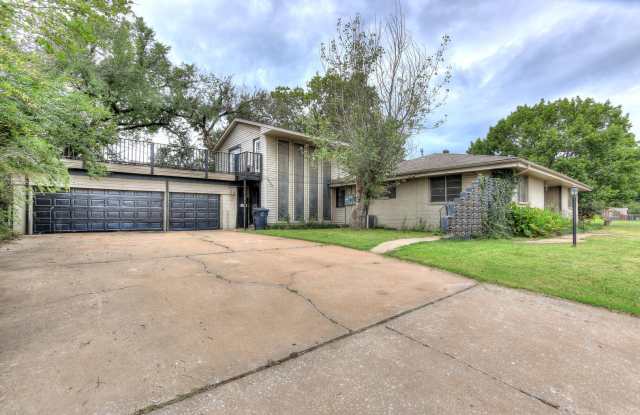 Modern 3-Bedroom Home with Spacious Deck Near Penn Square Mall! - 2600 Northwest 50th Street, Oklahoma City, OK 73112