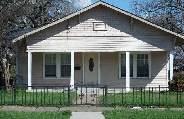 806 N Tennessee Street - 806 South Tennessee Street, McKinney, TX 75069