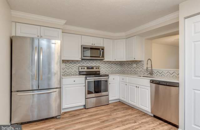 6 VICTORIA MANOR Court photos photos