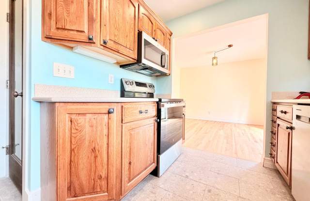 1/2 Month Free! Charming Updated Home, Refinished Hardwoods, Large Fenced Yard & More! Gallery 3