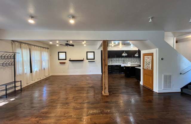 217 Nw 22. 3 bed. 2 bath, 1 car garage w/ storage Gallery 4