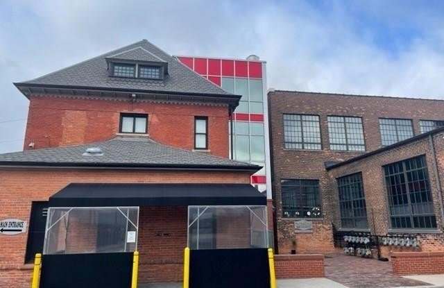 3400 RUSSELL Street Gallery 2
