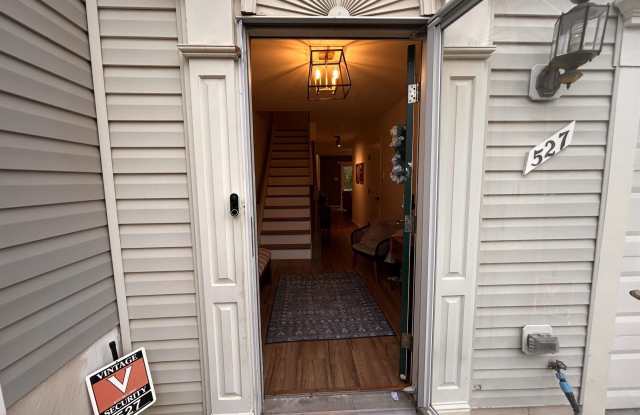 527 SYLVAN Court Gallery 2