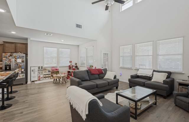 1601 Grand Villa Street Gallery 4