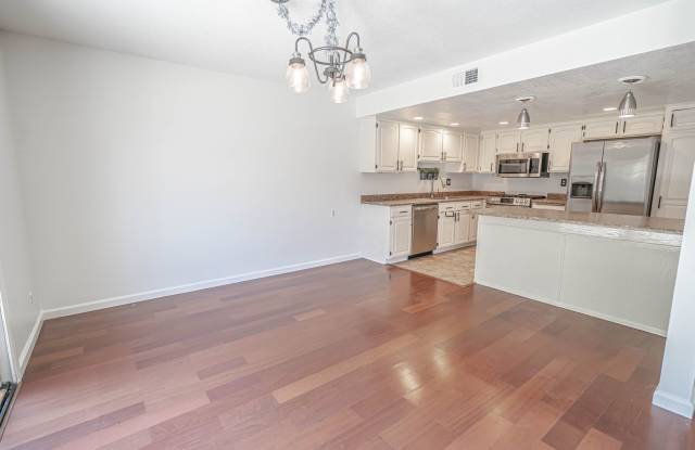 4 Bedroom Home for Rent in Valencia! Gallery 4