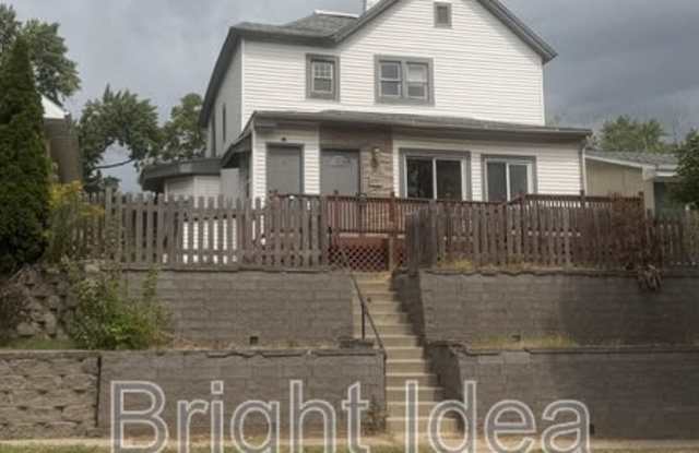 1097 Suburban Avenue - 2 photos photos