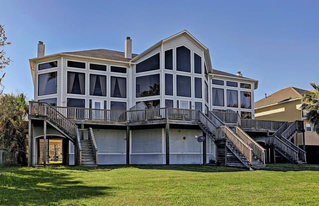 807 Bay Avenue - 807 Bay Ave, Kemah, TX 77565