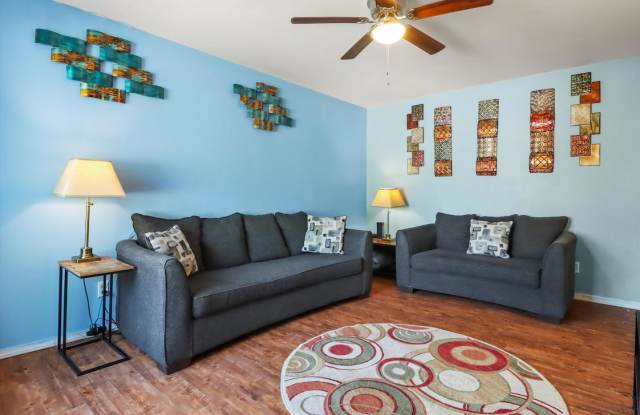 428 East Bluff - 428 East Bluff, Madison, WI 53704