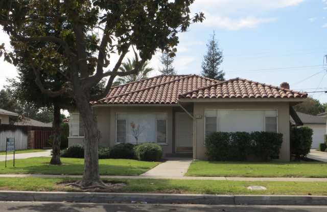 Cute Fresno High home, hardwood floors  more! - 1203 West Brown Avenue, Fresno, CA 93705
