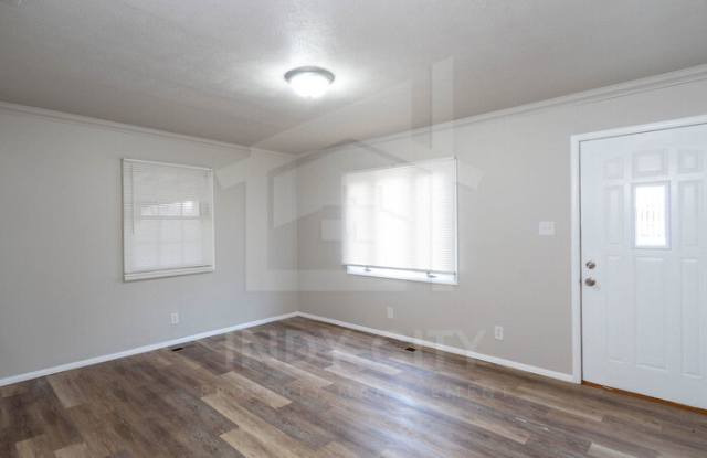 1935 North Tibbs Avenue Gallery 4