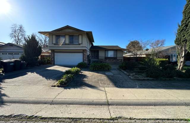 Beautiful 4 Bedroom with large patio! - 9238 Sungold Way, Rosemont, CA 95826