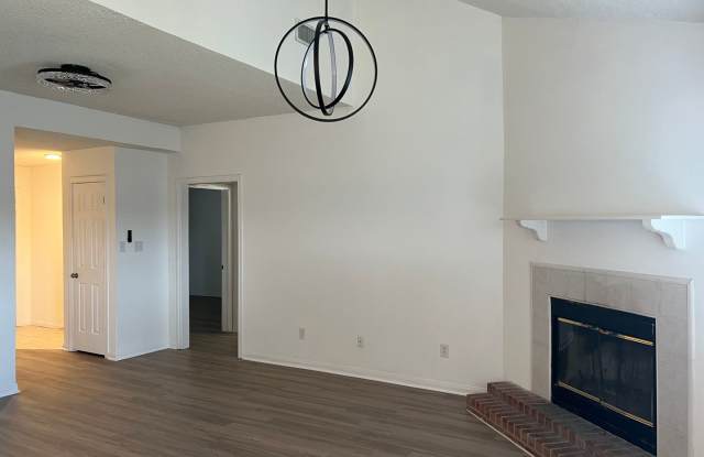 Duplex *LEASING SPECIAL AVAILABLE* photos photos