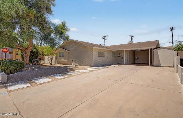 8202 E SELLS Drive Gallery 2