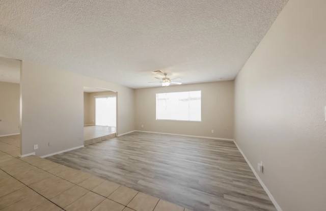 4549 W Seldon Ln Gallery 3