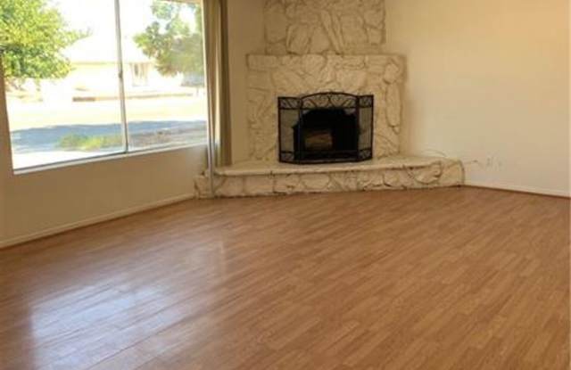Spacious Single-Story Home with Large Lot & No HOA Gallery 4