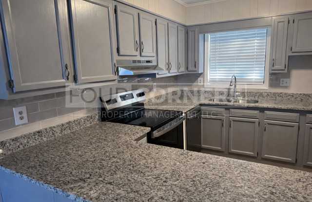 Renovated Spacious 2 Bedroom 1.5 Bath Townhome Gallery 4