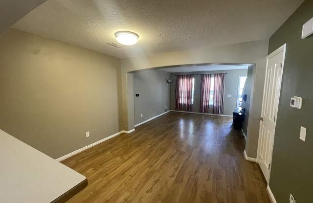 208 E Rockey Park Ln Gallery 4