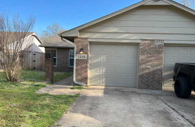 2 Bedroom 2 Bath 2 Car Duplex!!! This will not last! photos photos
