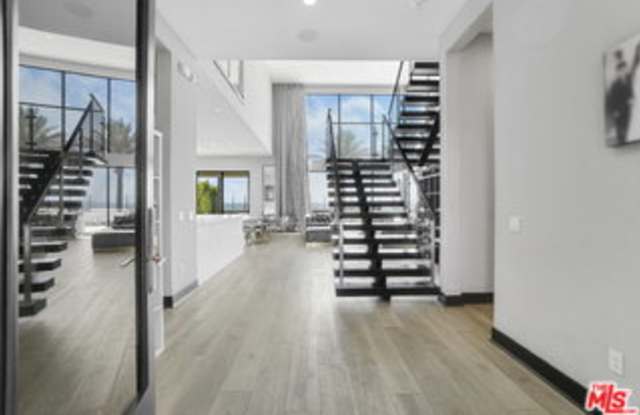11761 Greenwood Drive Gallery 3