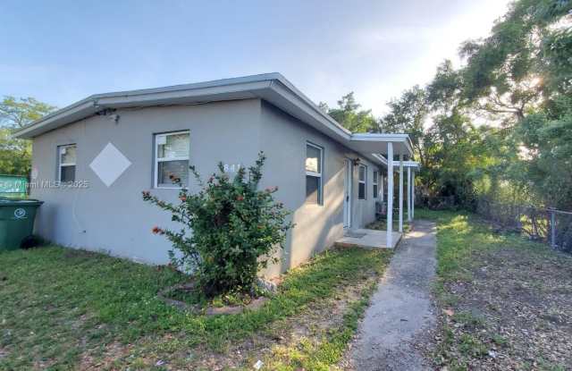 841 NW 12th Ave photos photos