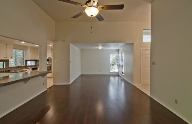 8 N Autumnwood Way - 8 North Autumnwood Way, The Woodlands, TX 77380