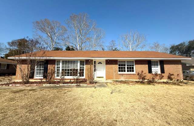 ** 3 bed 2 bath located in RidgeField ** Call 334-366-9198 to schedule a self showing photos photos