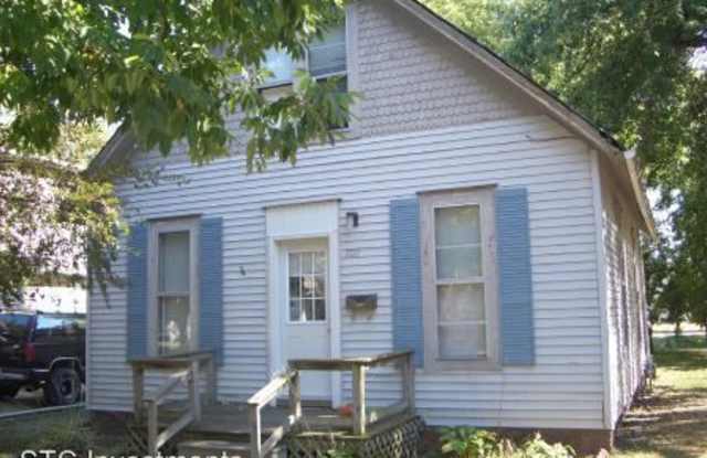 1111 E. Carroll - 1111 East Carroll Street, Macomb, IL 61455
