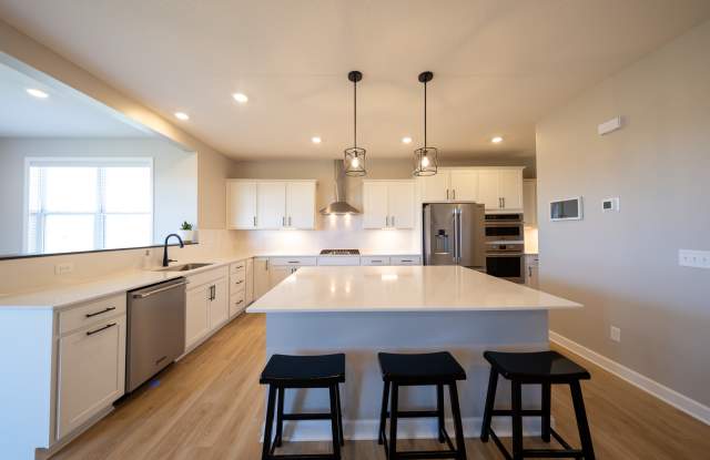 17904 Hinckley Avenue Gallery 2