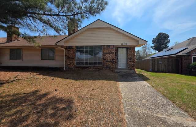 Wonderful 2 Bedroom Duplex in Bethany!  $1250 Per Month! photos photos