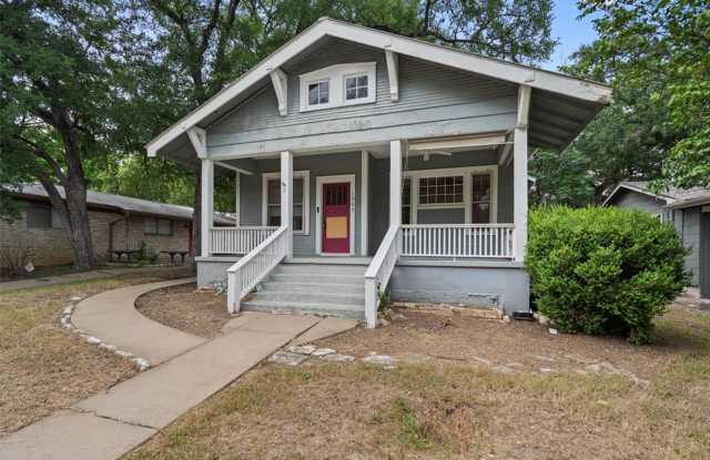 Exclusive New 4 Bed Remodeled with huge back yard in West Campus photos photos