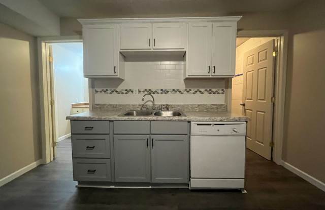 2/1 Available For Move In Now! Gallery 4