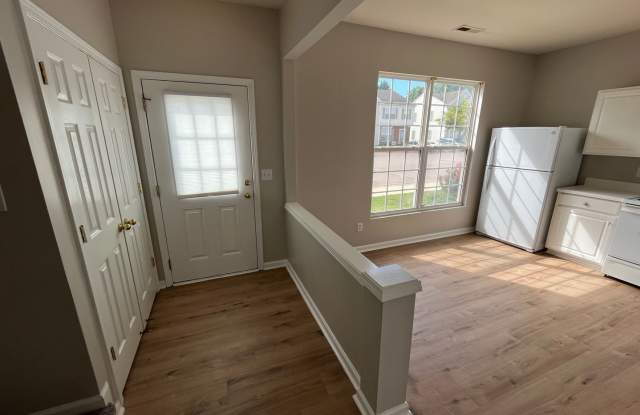 Charming 3BD, 2.5BA Raleigh Townhome with a Fenced Yard Gallery 3