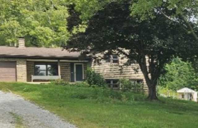 Cumberland Gap 37724 - 4 bedroom, 2 bath home - Contact Brad Croisdale (865) 805-9964 photos photos